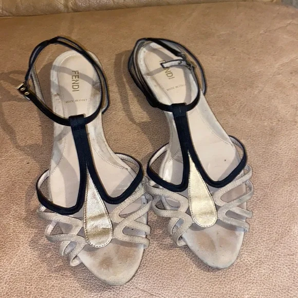 Fendi Flats - Picture 1 of 5